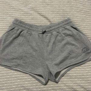 Grey cabelas shorts with pockets.